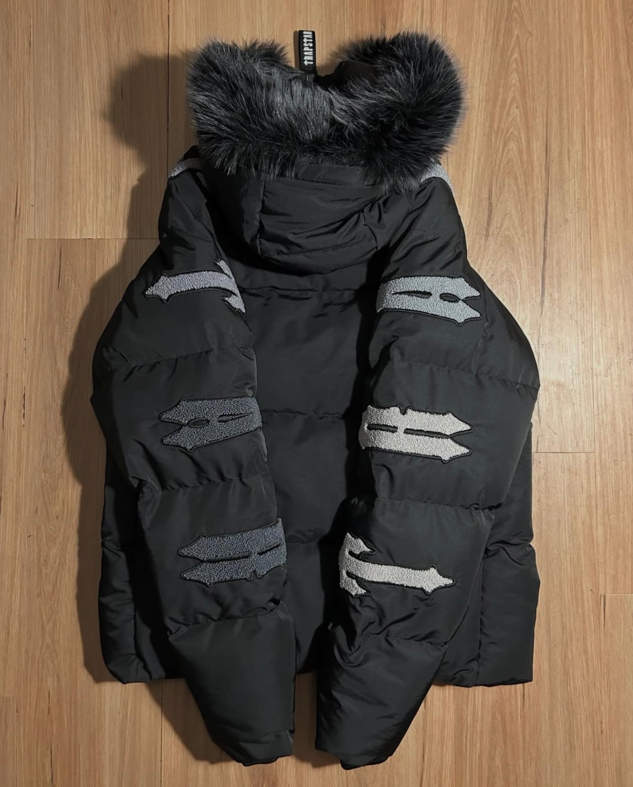TRAPSTAR IRONGATE CHENILLE SLEEVE PUFFER - BLACK / GREY