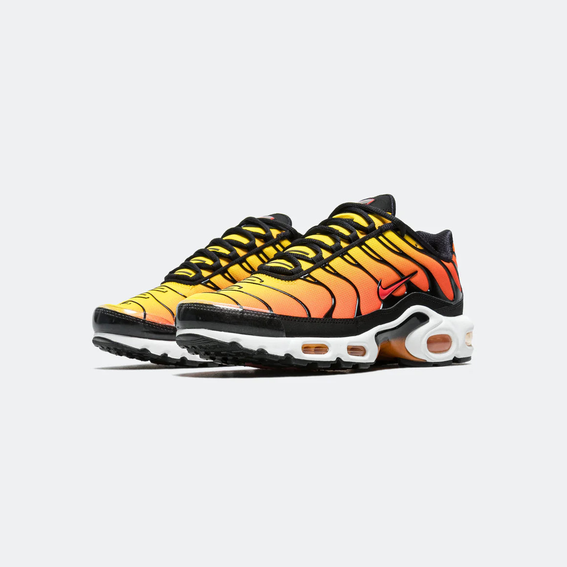 NIKE AIR MAX PLUS TN - BLACK/PIMENTO-BRIGHT CERAMIC